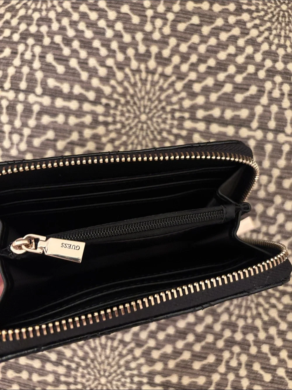 Guess Quilted Black Compact Wallet Clutch Purse Zip Around Like New